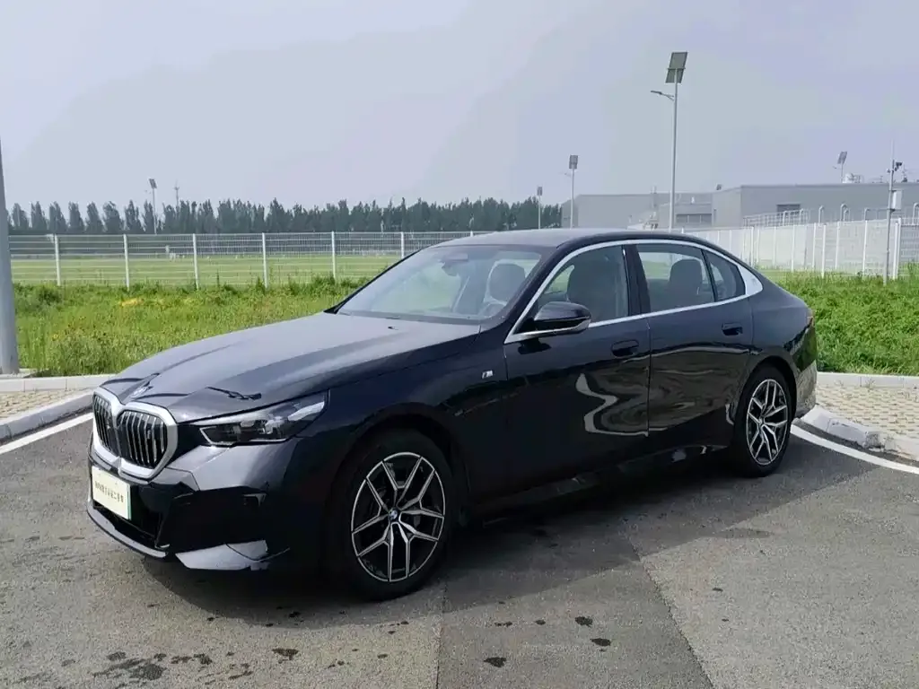 BMW i5 — фото 1