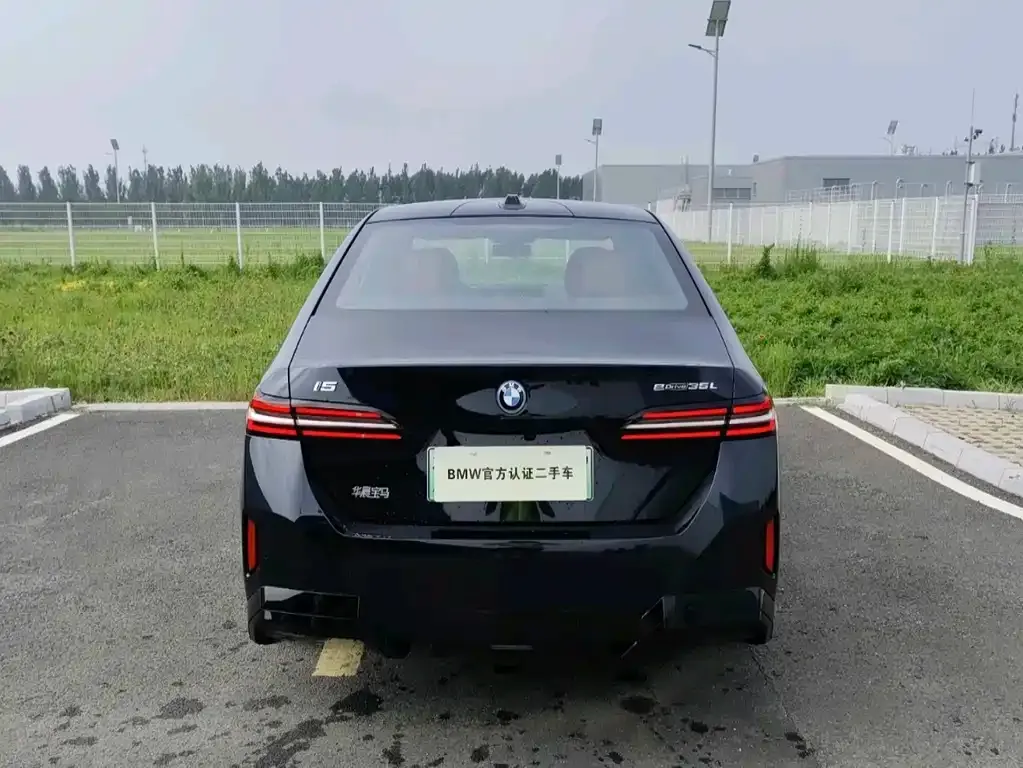 BMW i5 — фото 5