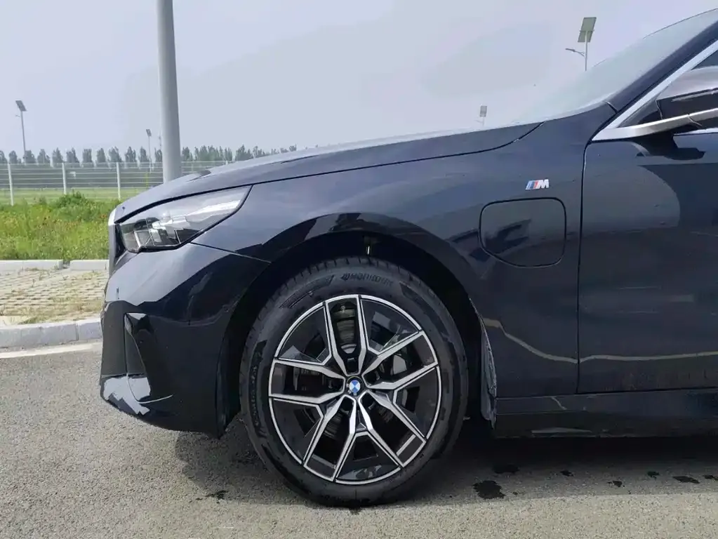 BMW i5 — фото 10