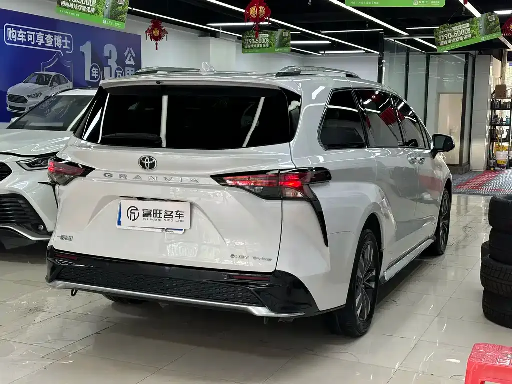 Toyota Granvia — фото 5