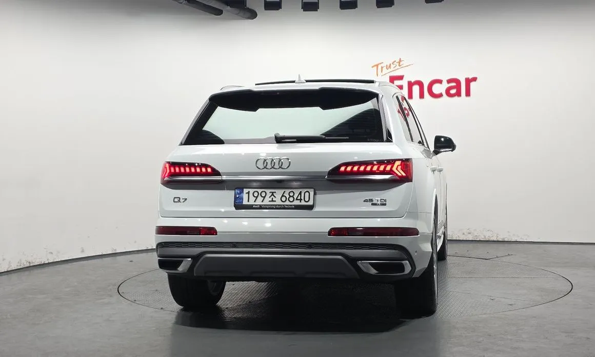 Audi Q7 — фото 7