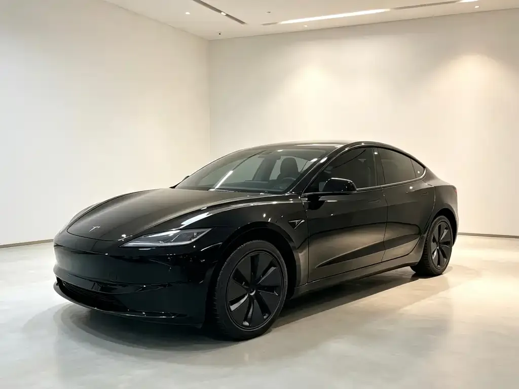 Tesla Model 3 — фото 1