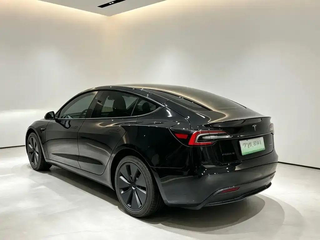 Tesla Model 3 — фото 8