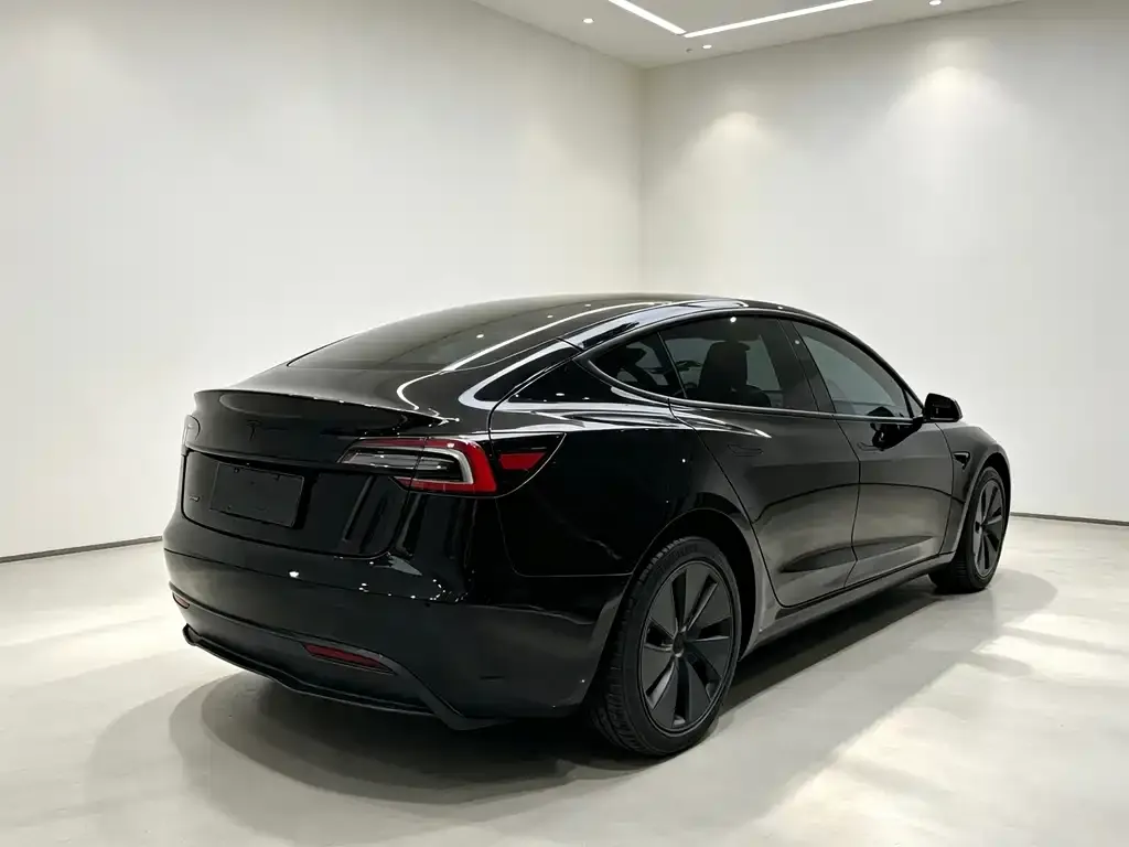 Tesla Model 3 — фото 5