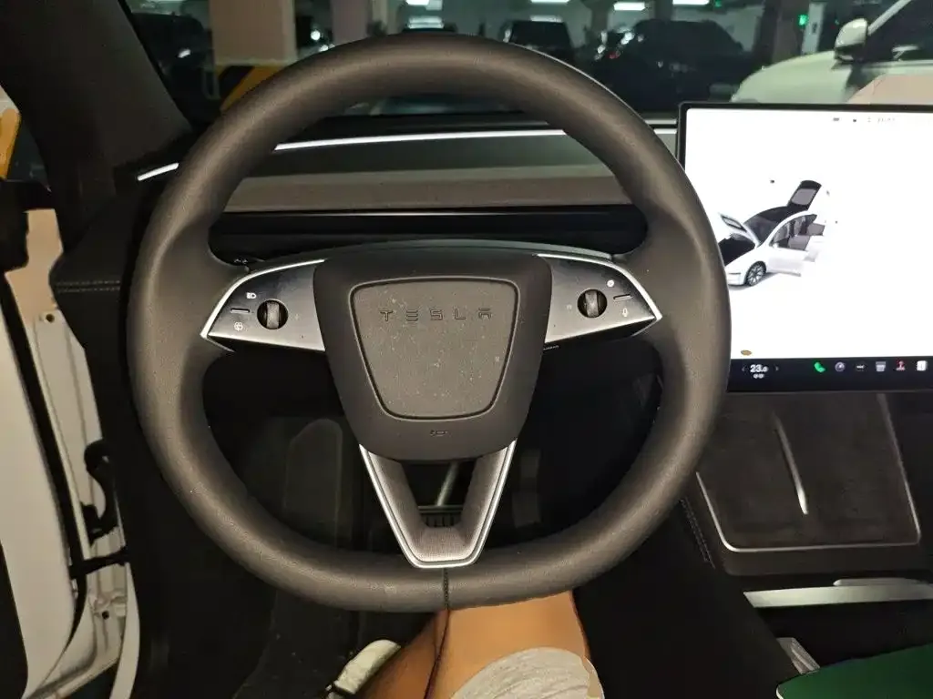 Tesla Model Y L — фото 8