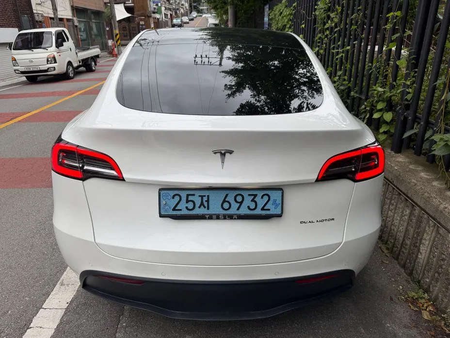 Tesla Model Y — фото 10