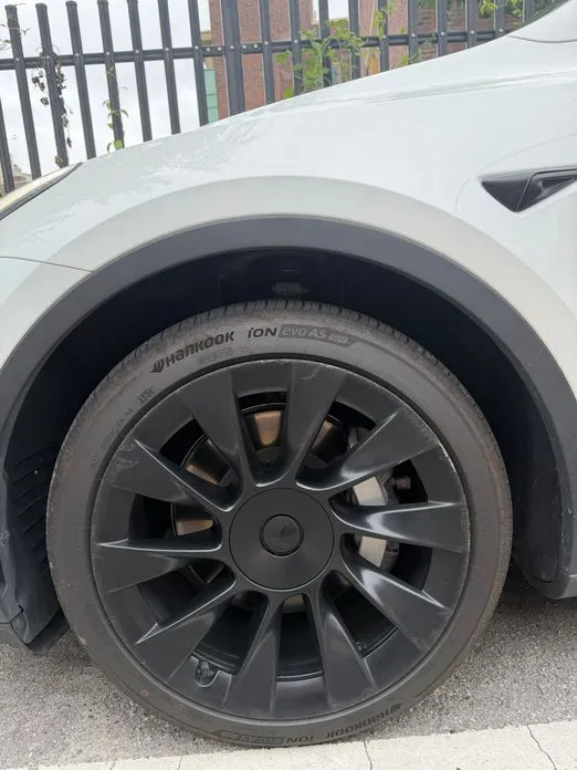 Tesla Model Y — фото 9