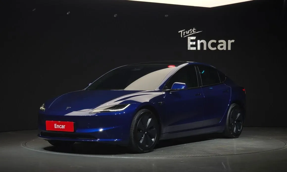 Tesla Model 3 — фото 1