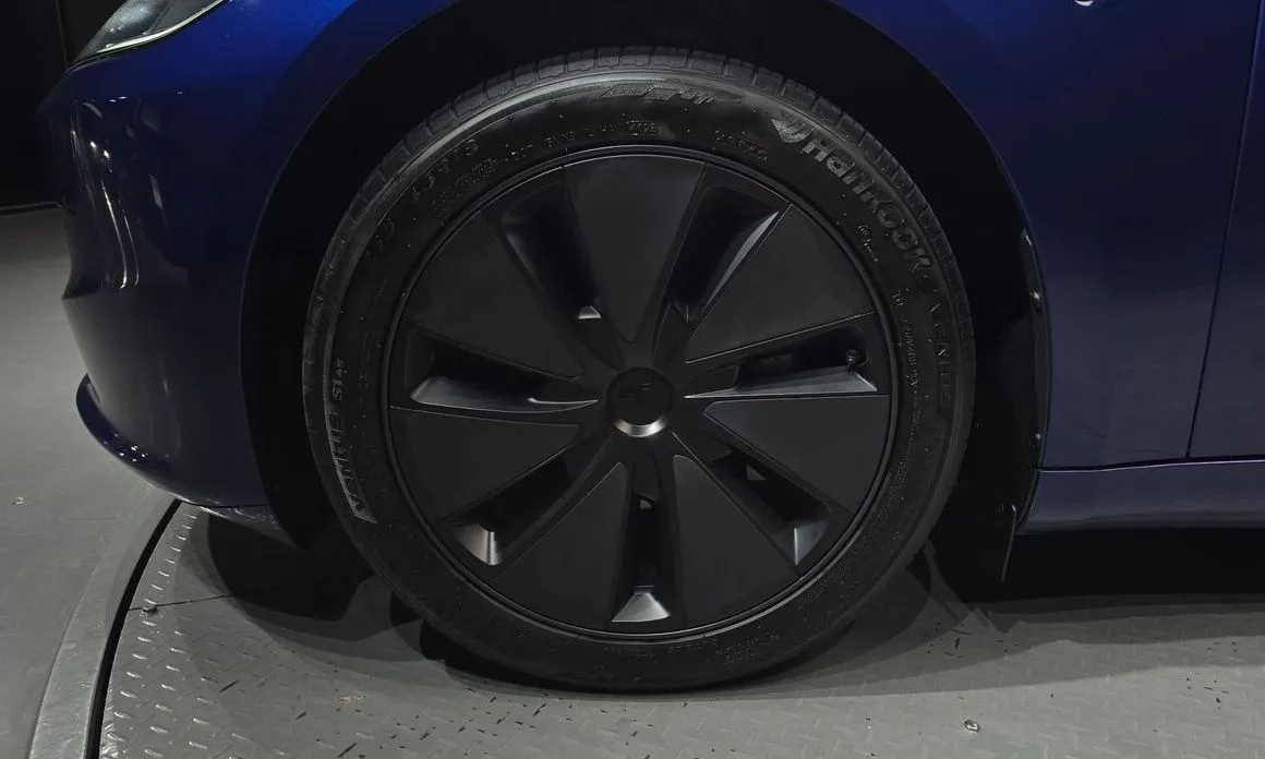 Tesla Model 3 — фото 3