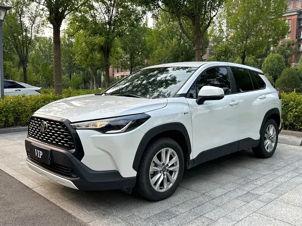 Toyota Corolla Cross — фото 1