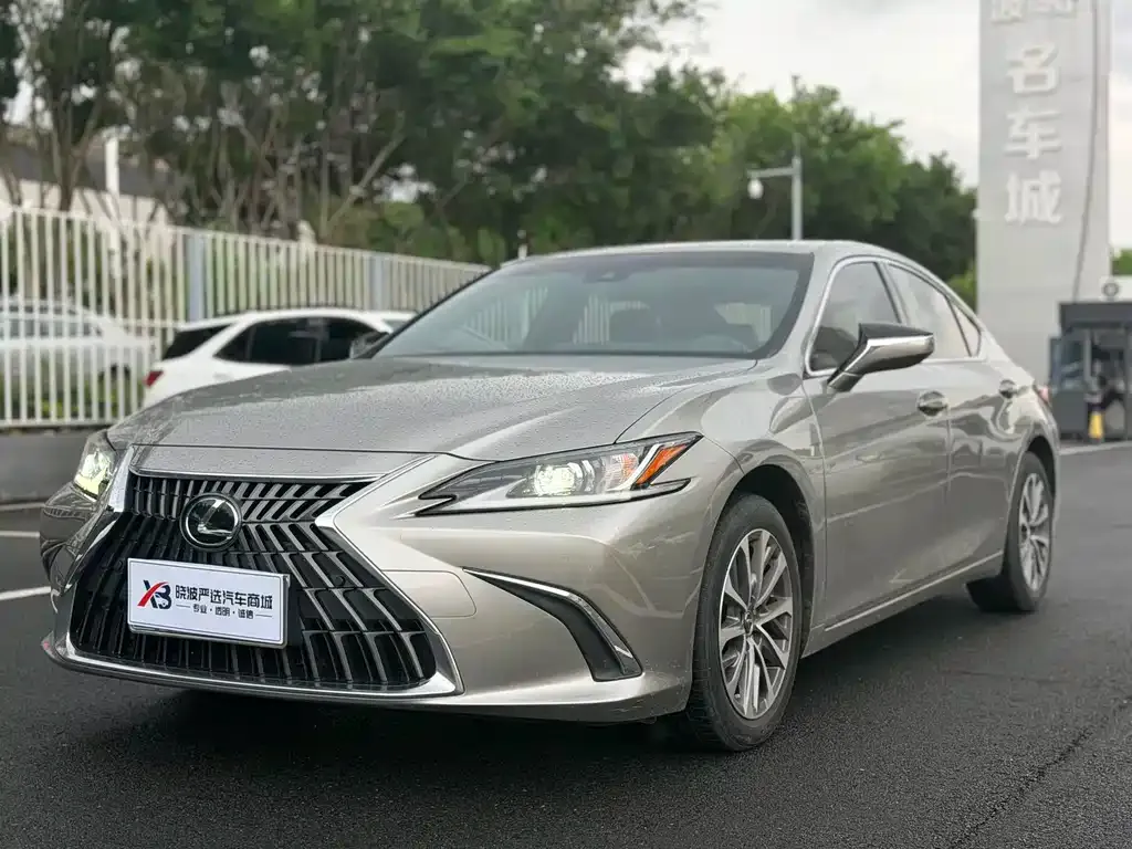 Lexus ES — фото 1
