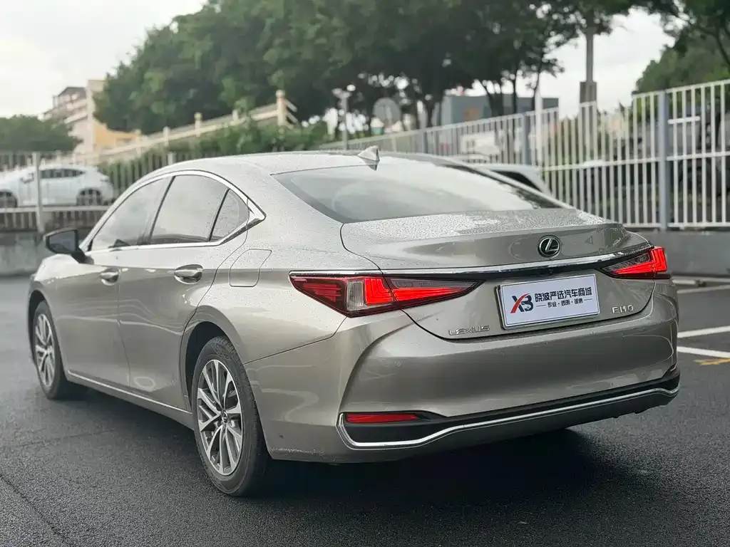 Lexus ES — фото 5