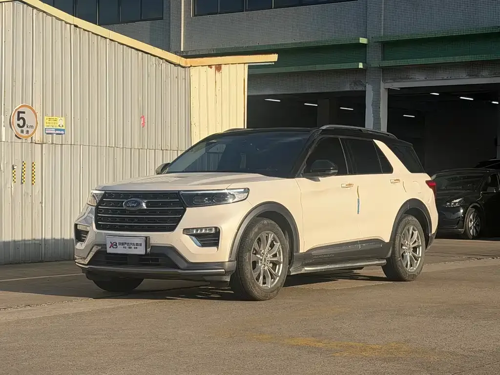 Ford Explorer — фото 1
