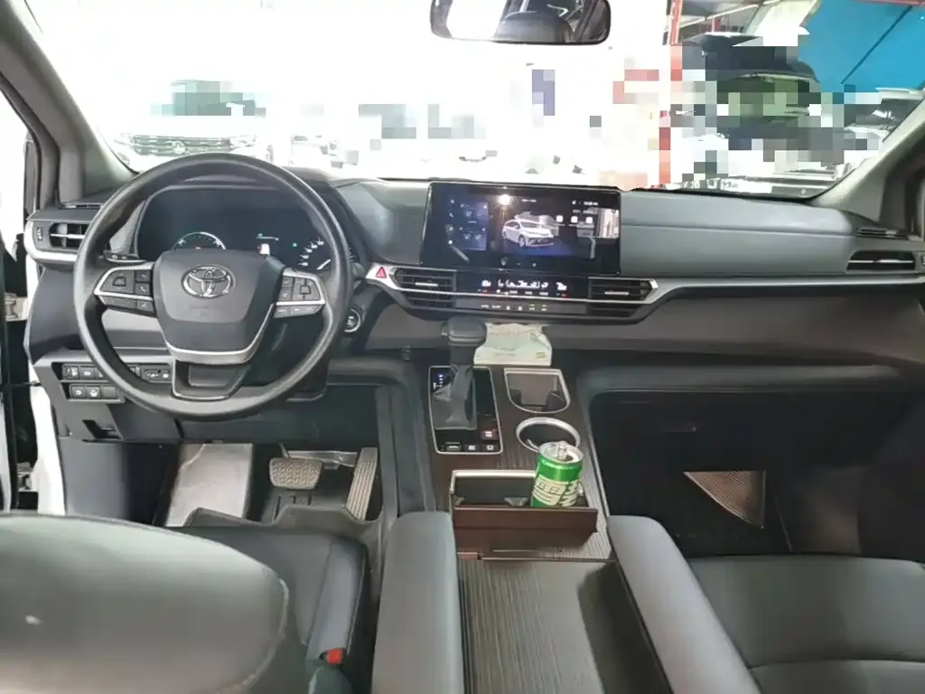 Toyota Granvia — фото 2
