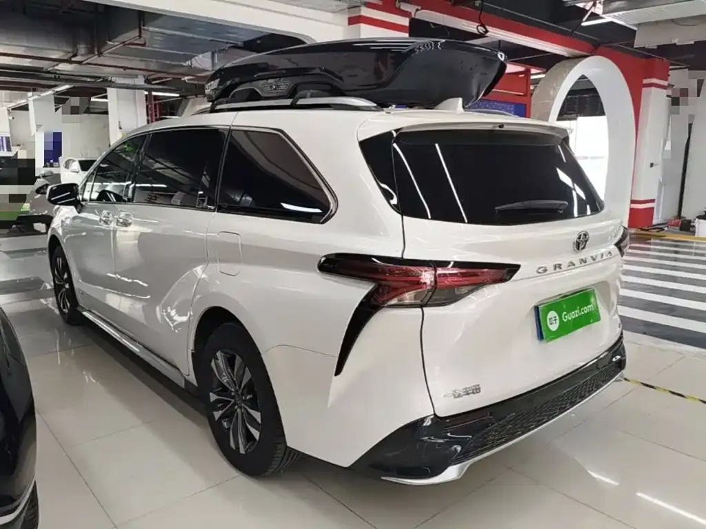 Toyota Granvia — фото 7