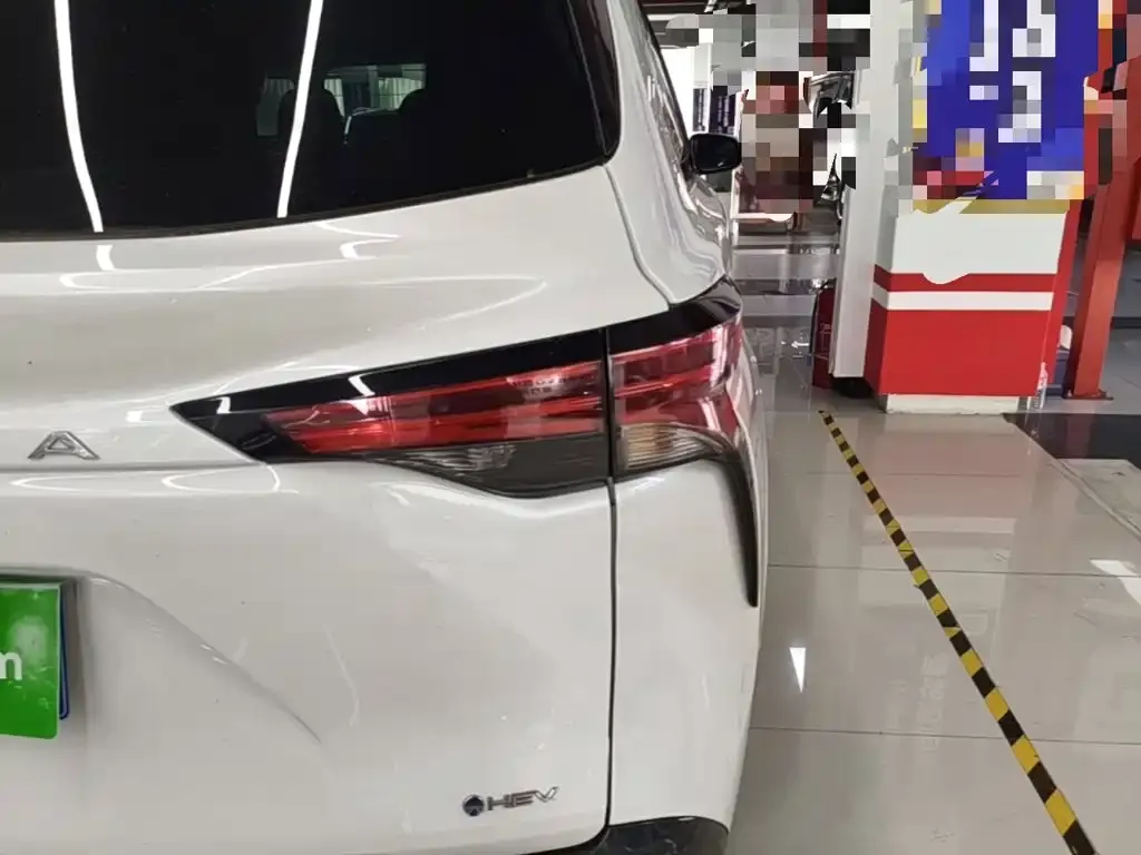 Toyota Granvia — фото 3