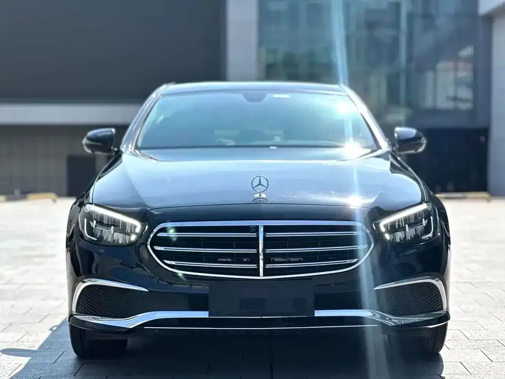 Mercedes-Benz E-Class — фото 10