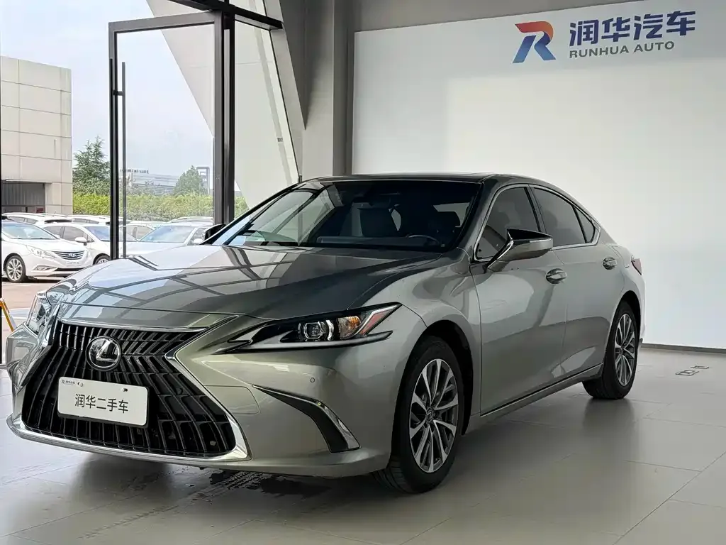 Lexus ES — фото 1