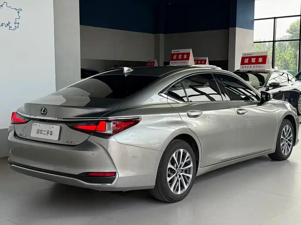 Lexus ES — фото 5
