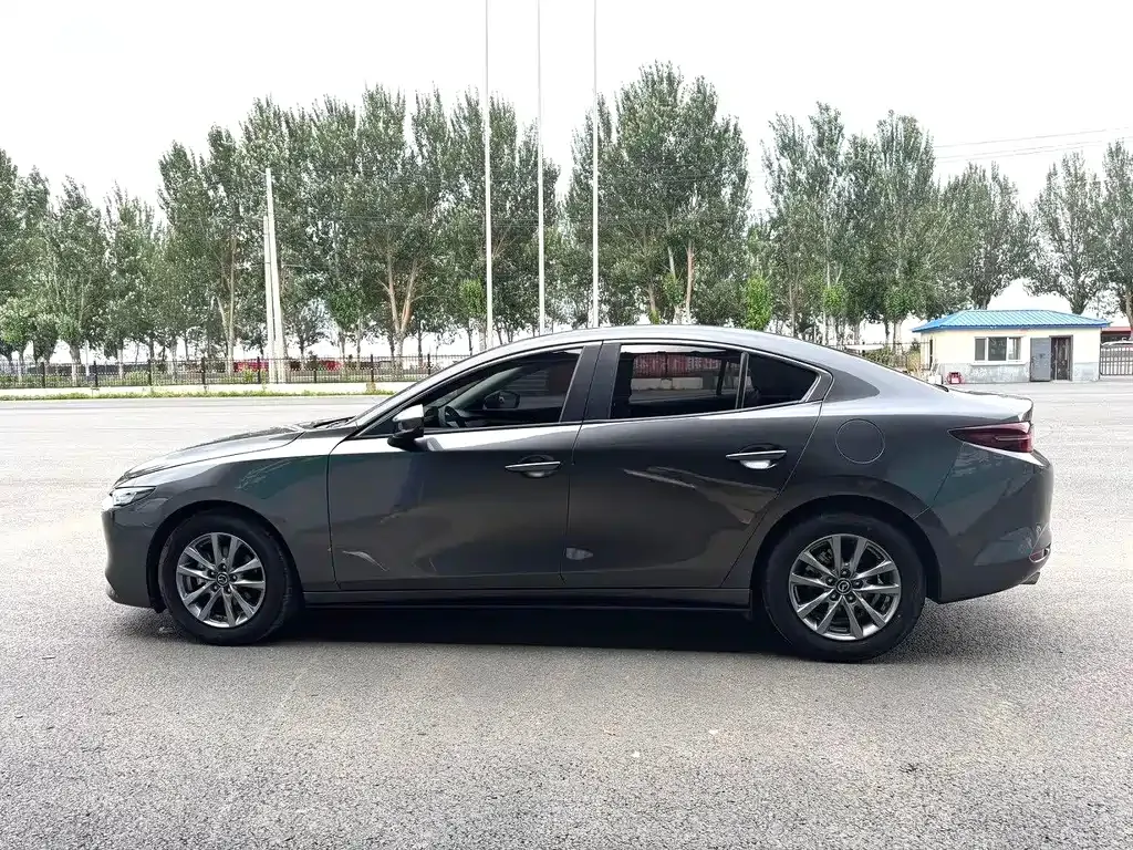Mazda 3 Axela — фото 10