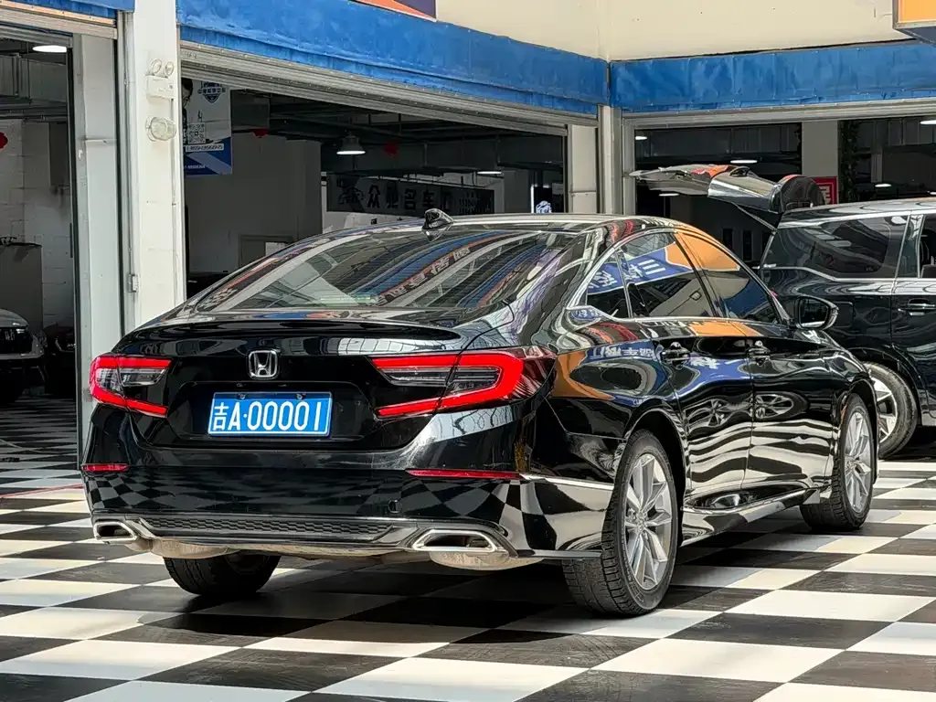 Honda Accord — фото 8