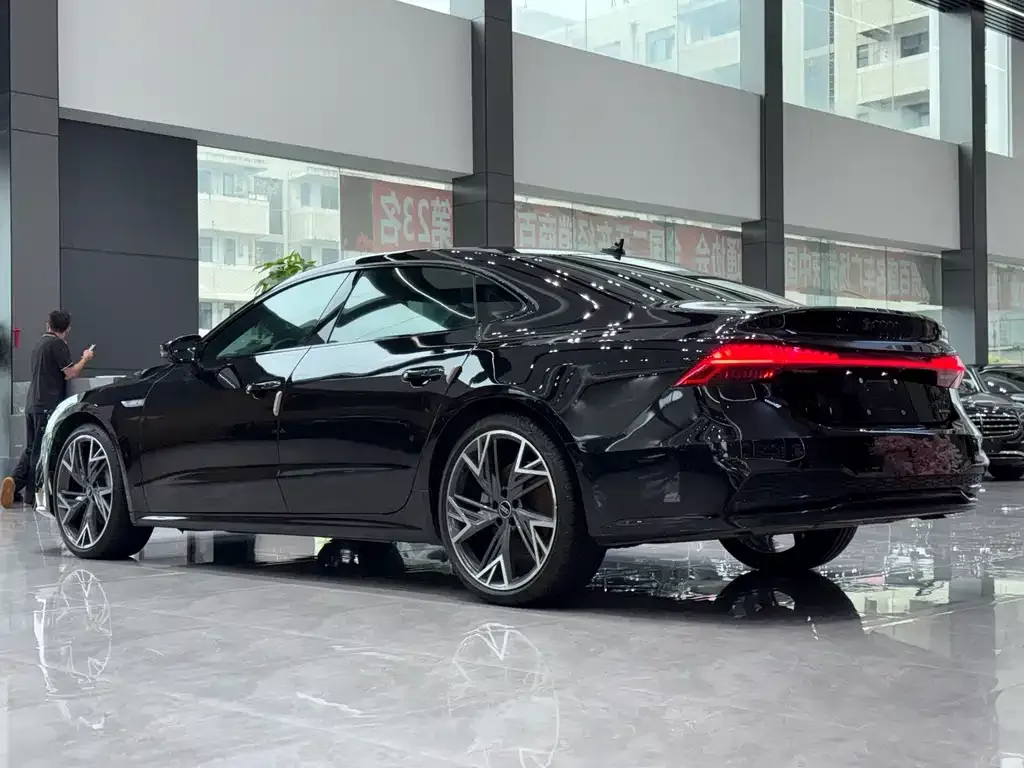 Audi A7L — фото 8