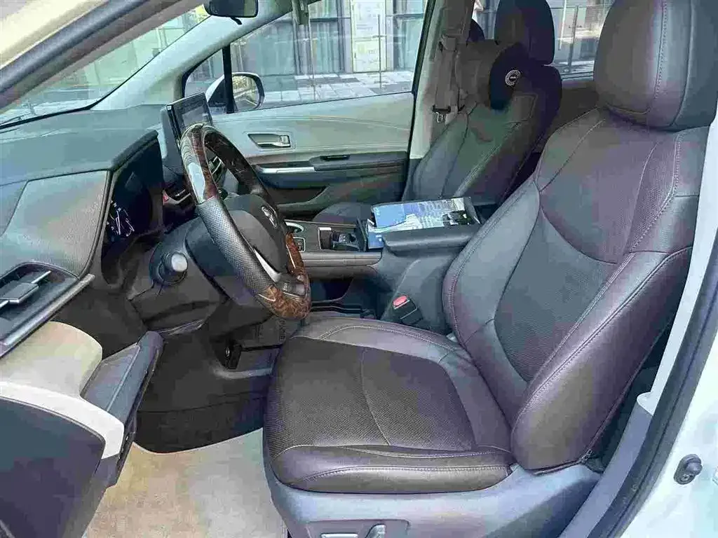 Toyota Sienna — фото 2