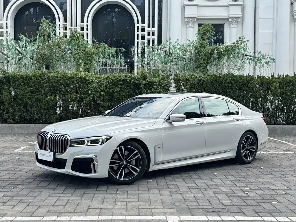 BMW 7 Series — фото 1