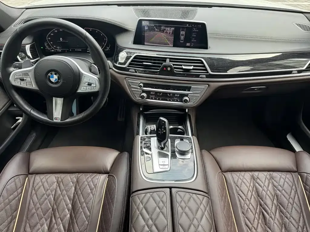 BMW 7 Series — фото 10