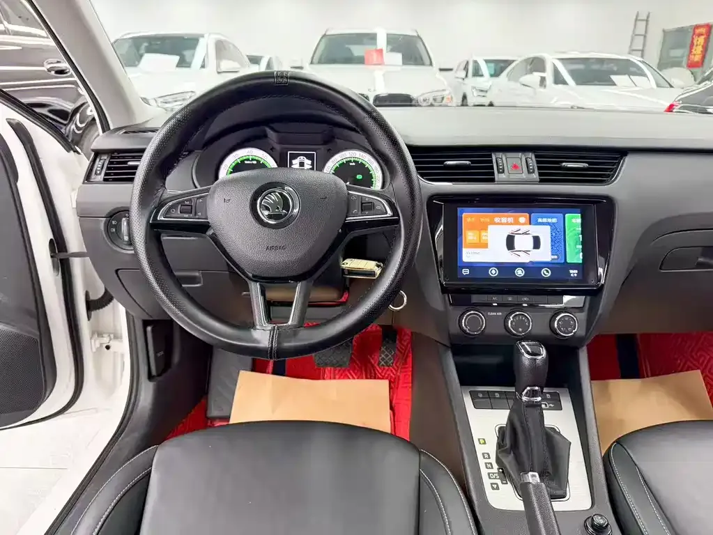 Skoda Octavia — фото 5