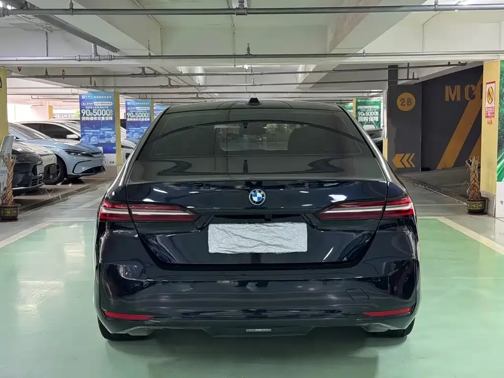 BMW i5 — фото 5