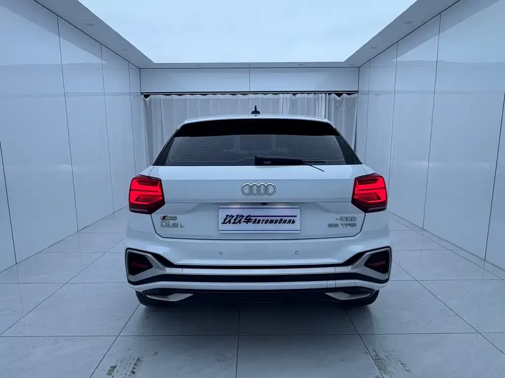 Audi Q2L — фото 2