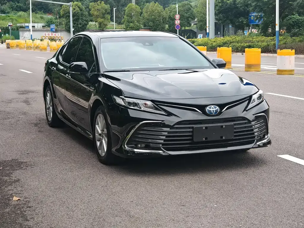 Toyota Camry — фото 8