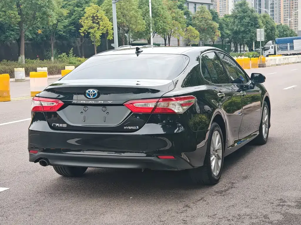 Toyota Camry — фото 9