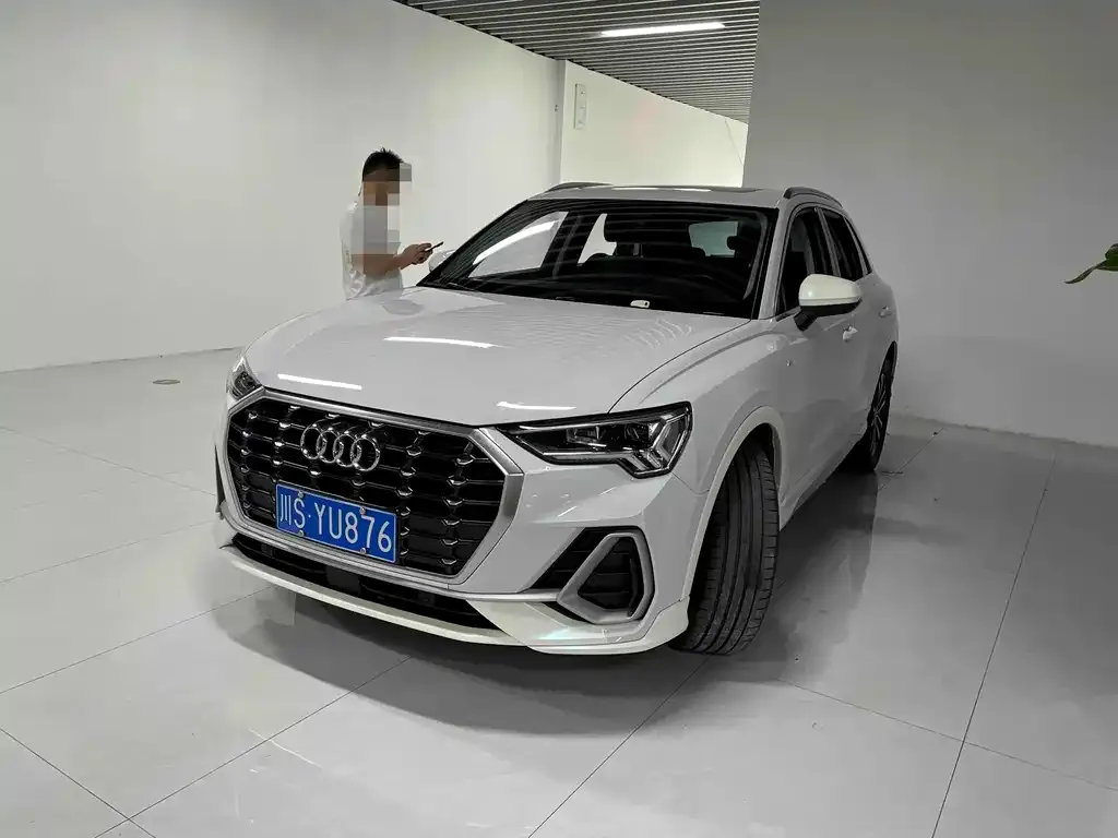 Audi Q3 — фото 1