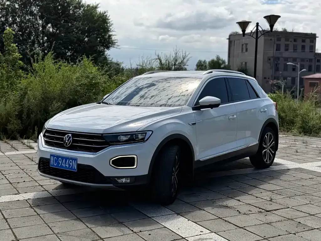 Volkswagen T-Roc — фото 1