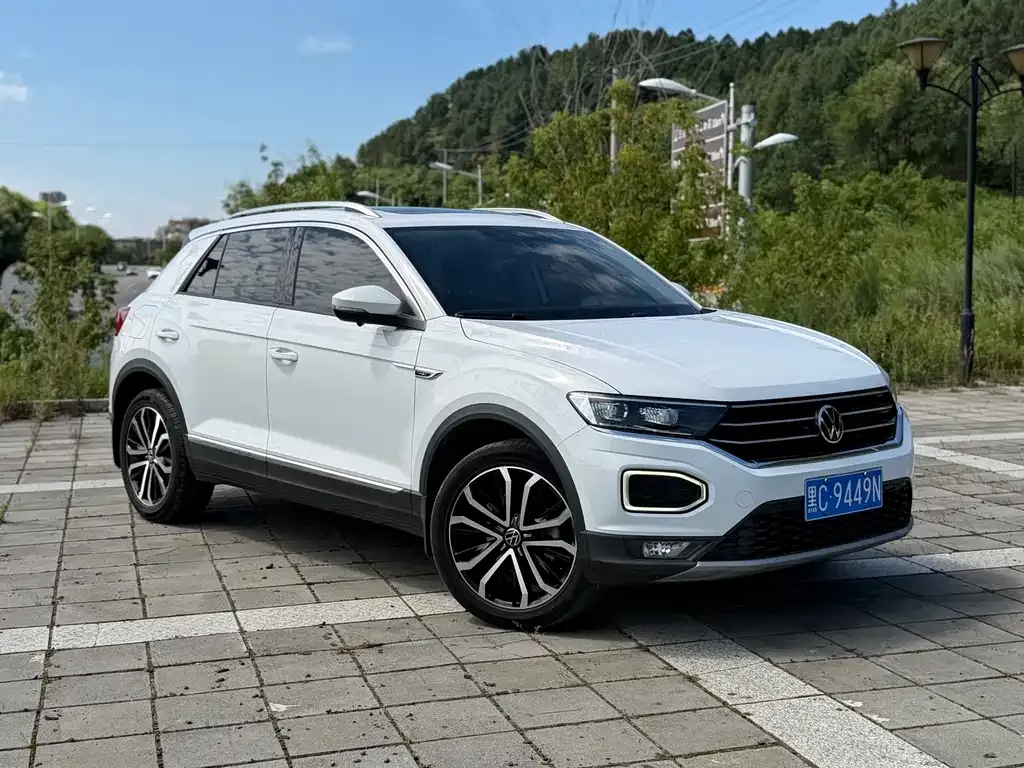 Volkswagen T-Roc — фото 6
