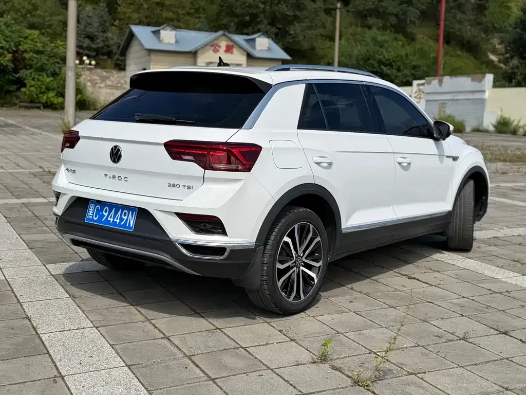 Volkswagen T-Roc — фото 2