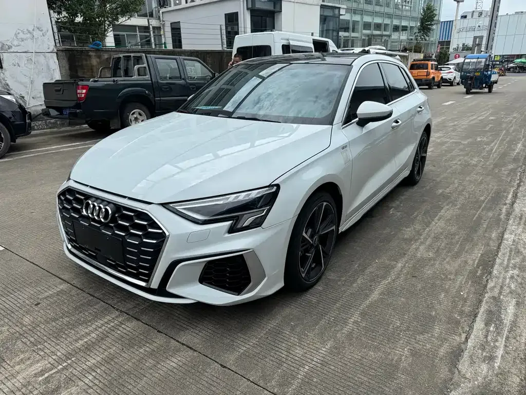 Audi A3 — фото 1