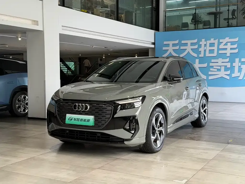 Audi Q4 e-tron — фото 1