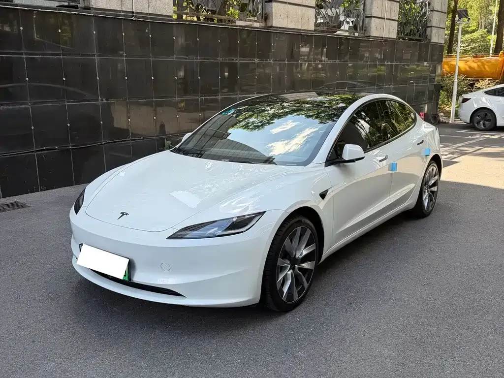Tesla Model 3 — фото 9