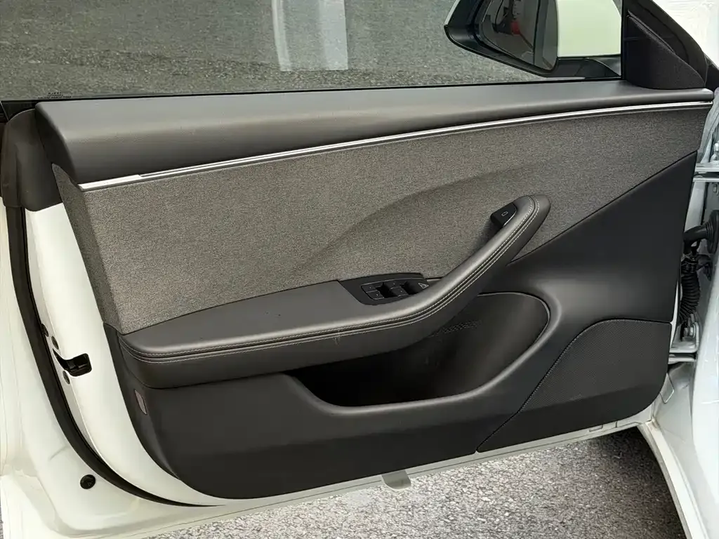 Tesla Model 3 — фото 10