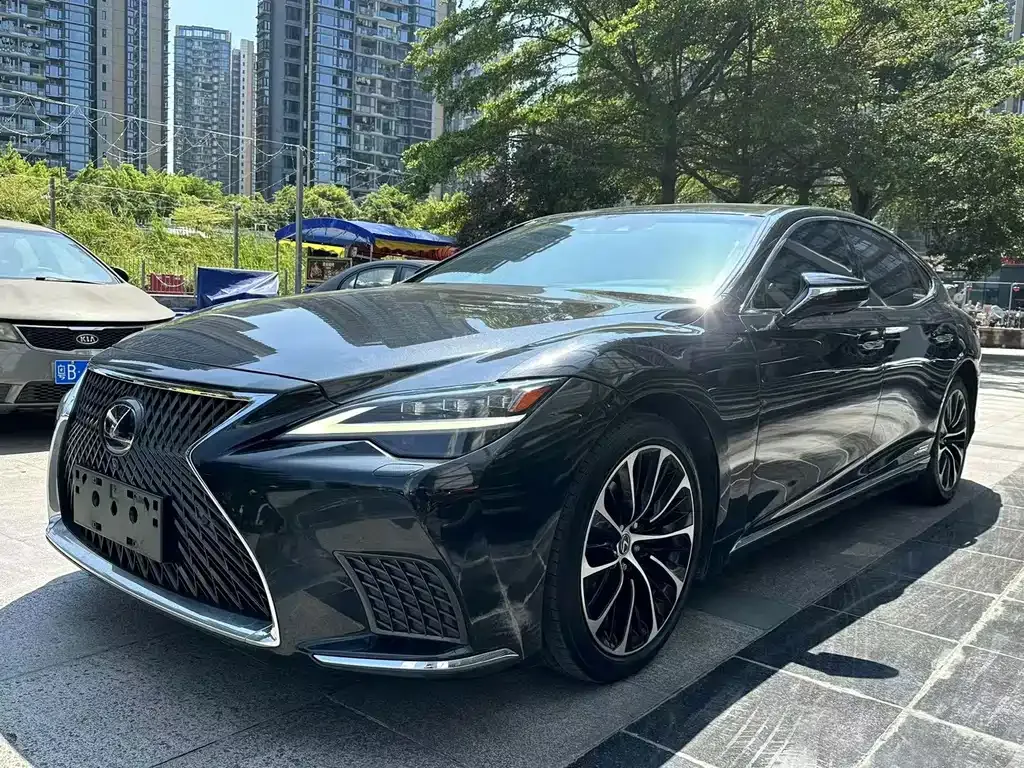 Lexus LS — фото 1