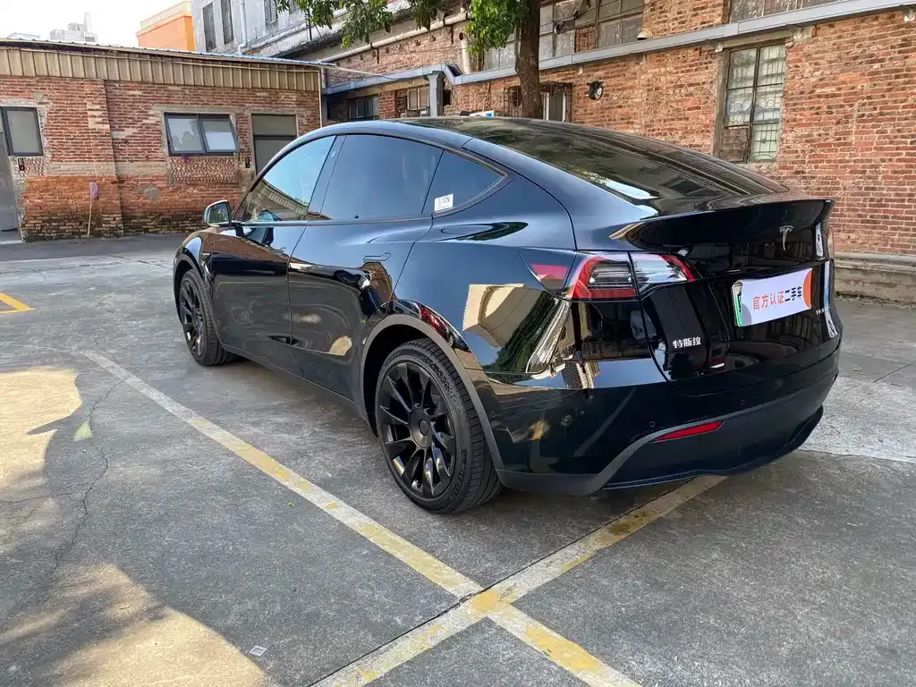 Tesla Model Y — фото 7