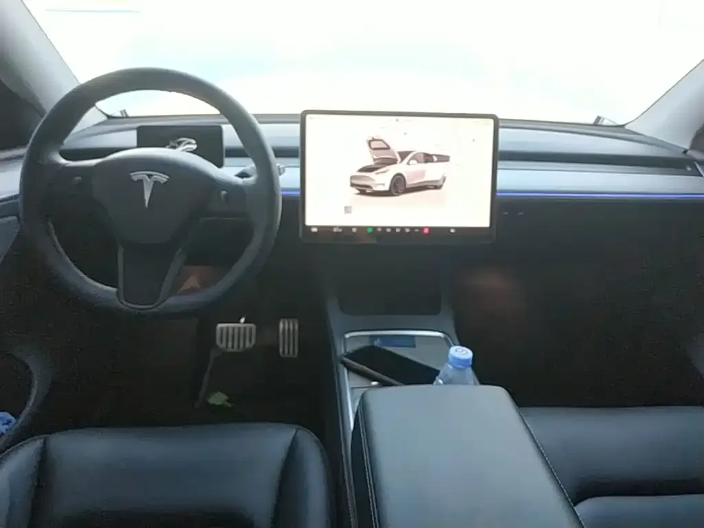 Tesla Model Y — фото 5