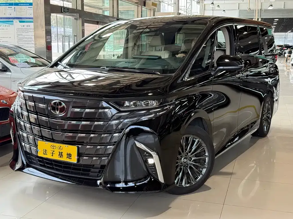 Toyota Alphard — фото 1