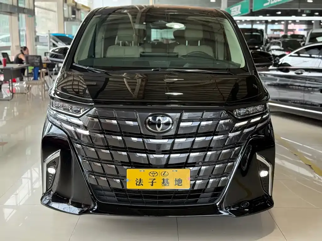Toyota Alphard — фото 7