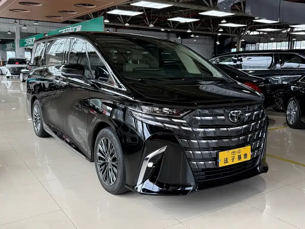 Toyota Alphard — фото 10