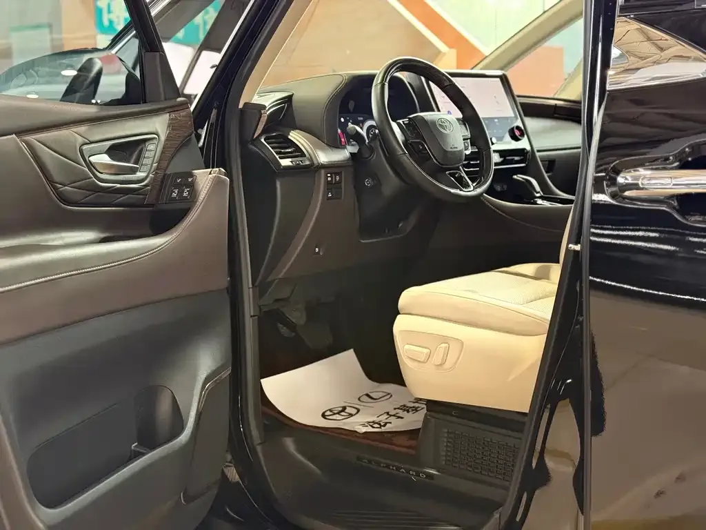 Toyota Alphard — фото 6