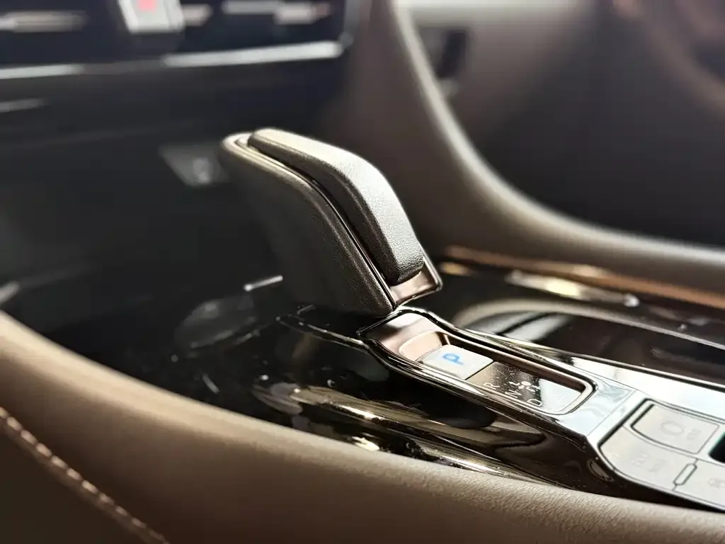 Toyota Alphard — фото 2